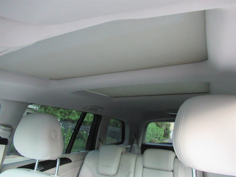 2015 Mercedes-Benz GL 350 BlueTEC   - Photo 17 - Sherman Oaks, CA 91423