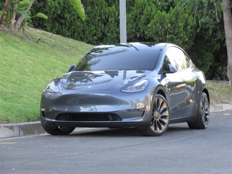 2022 Tesla Model Y Performance   - Photo 2 - Sherman Oaks, CA 91423
