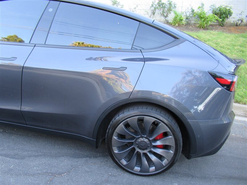 2022 Tesla Model Y Performance   - Photo 38 - Sherman Oaks, CA 91423