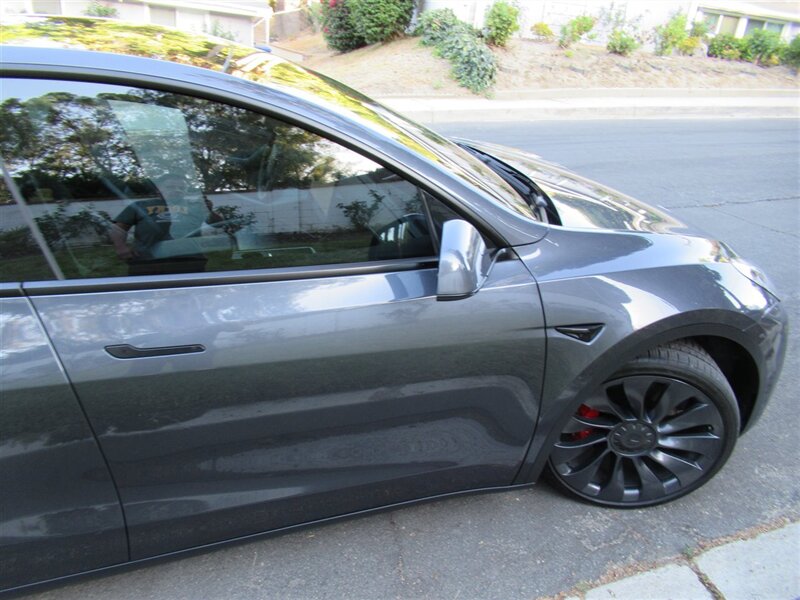 2022 Tesla Model Y Performance   - Photo 34 - Sherman Oaks, CA 91423