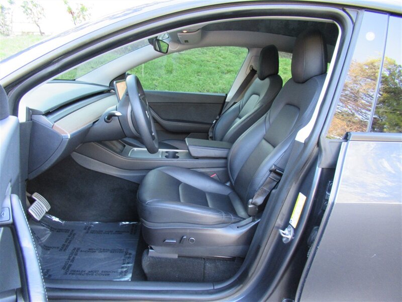 2022 Tesla Model Y Performance   - Photo 16 - Sherman Oaks, CA 91423