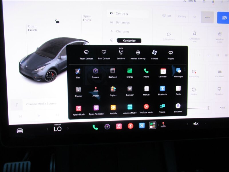 2022 Tesla Model Y Performance   - Photo 24 - Sherman Oaks, CA 91423