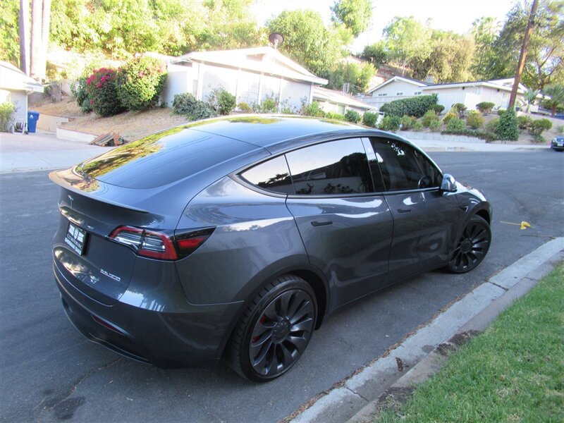 2022 Tesla Model Y Performance   - Photo 11 - Sherman Oaks, CA 91423