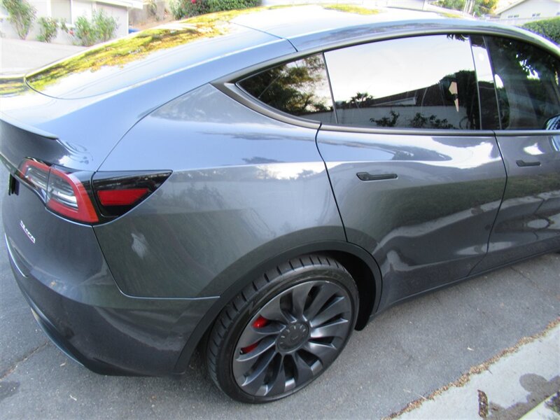 2022 Tesla Model Y Performance   - Photo 35 - Sherman Oaks, CA 91423