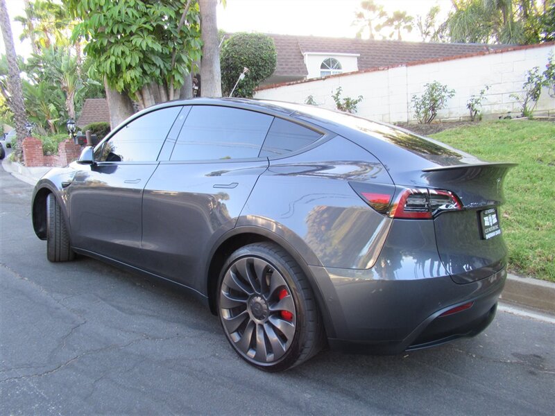 2022 Tesla Model Y Performance   - Photo 9 - Sherman Oaks, CA 91423