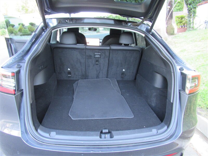 2022 Tesla Model Y Performance   - Photo 28 - Sherman Oaks, CA 91423