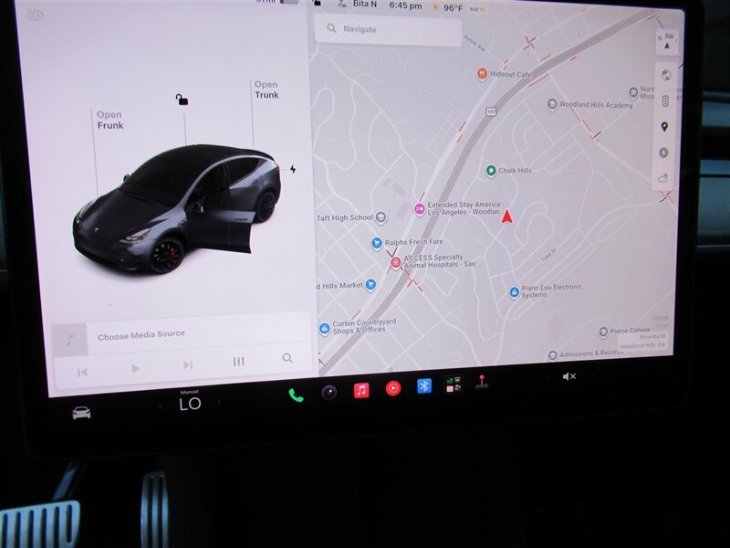 2022 Tesla Model Y Performance   - Photo 22 - Sherman Oaks, CA 91423