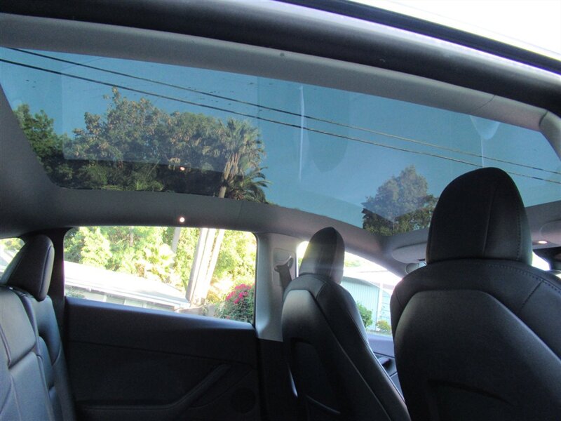 2022 Tesla Model Y Performance   - Photo 31 - Sherman Oaks, CA 91423