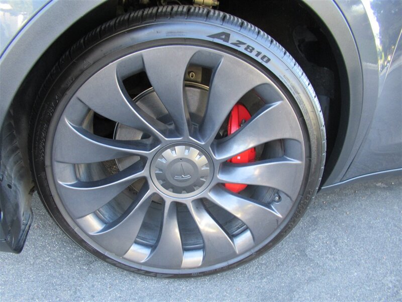 2022 Tesla Model Y Performance   - Photo 14 - Sherman Oaks, CA 91423