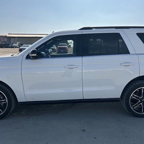 2021 Ford Expedition Limited   - Photo 9 - Sherman Oaks, CA 91423