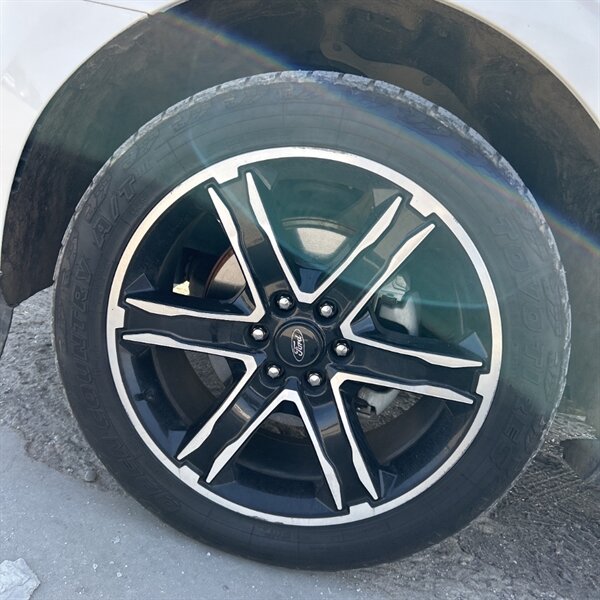 2021 Ford Expedition Limited   - Photo 14 - Sherman Oaks, CA 91423