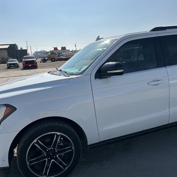 2021 Ford Expedition Limited   - Photo 10 - Sherman Oaks, CA 91423
