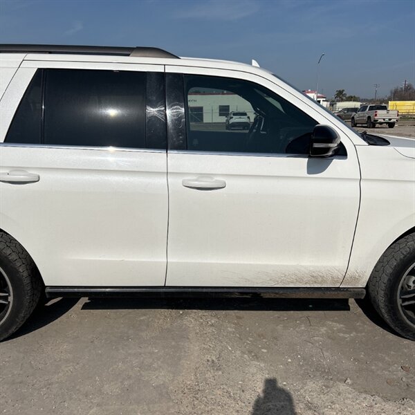 2021 Ford Expedition Limited   - Photo 3 - Sherman Oaks, CA 91423