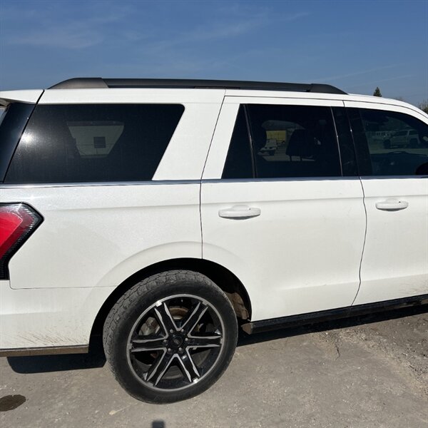 2021 Ford Expedition Limited   - Photo 4 - Sherman Oaks, CA 91423