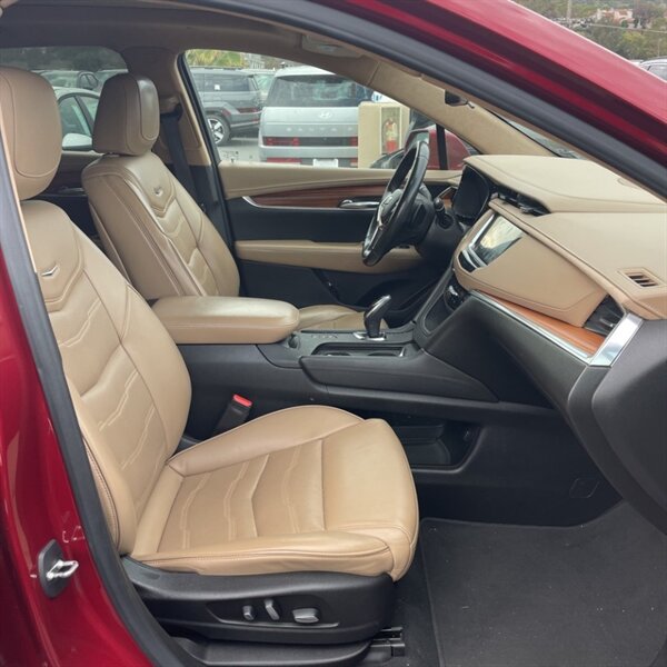 2019 Cadillac XT5 Platinum   - Photo 14 - Sherman Oaks, CA 91423