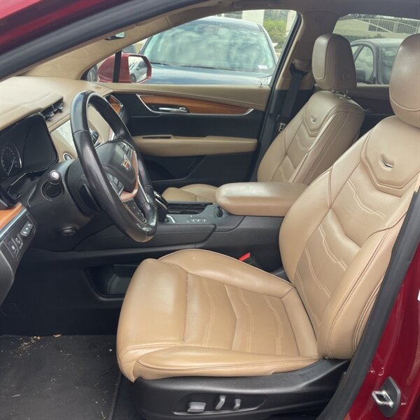 2019 Cadillac XT5 Platinum   - Photo 13 - Sherman Oaks, CA 91423