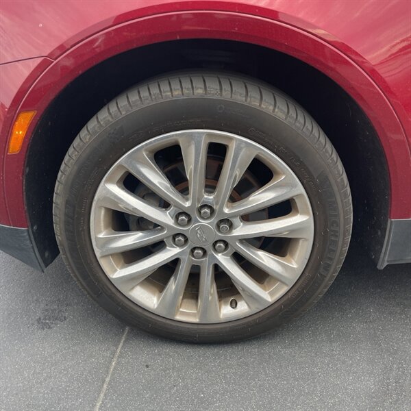 2019 Cadillac XT5 Platinum   - Photo 11 - Sherman Oaks, CA 91423