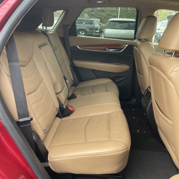2019 Cadillac XT5 Platinum   - Photo 15 - Sherman Oaks, CA 91423
