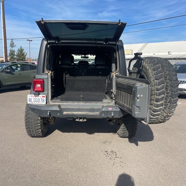 2019 Jeep Wrangler Unlimited Rubicon   - Photo 12 - Sherman Oaks, CA 91423