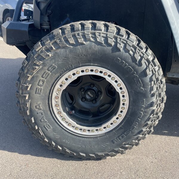 2019 Jeep Wrangler Unlimited Rubicon   - Photo 15 - Sherman Oaks, CA 91423