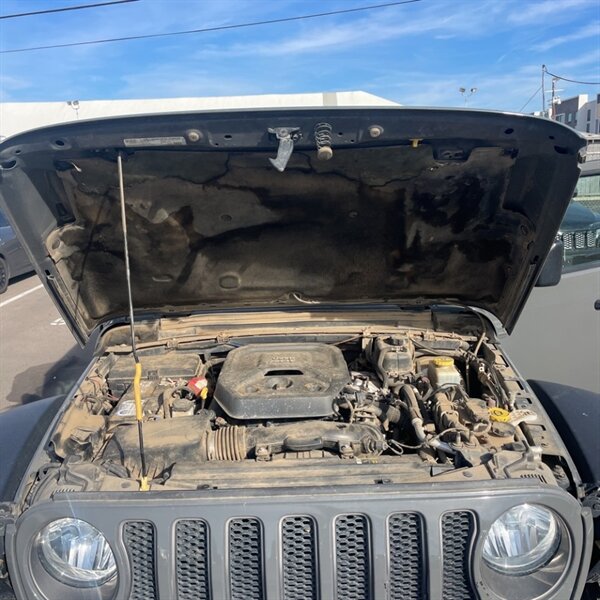 2019 Jeep Wrangler Unlimited Rubicon   - Photo 14 - Sherman Oaks, CA 91423