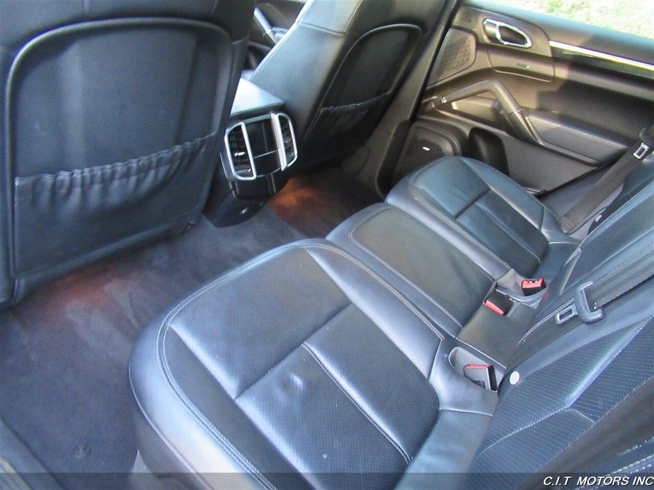 2014 Porsche Cayenne S Hybrid   - Photo 27 - Sherman Oaks, CA 91423