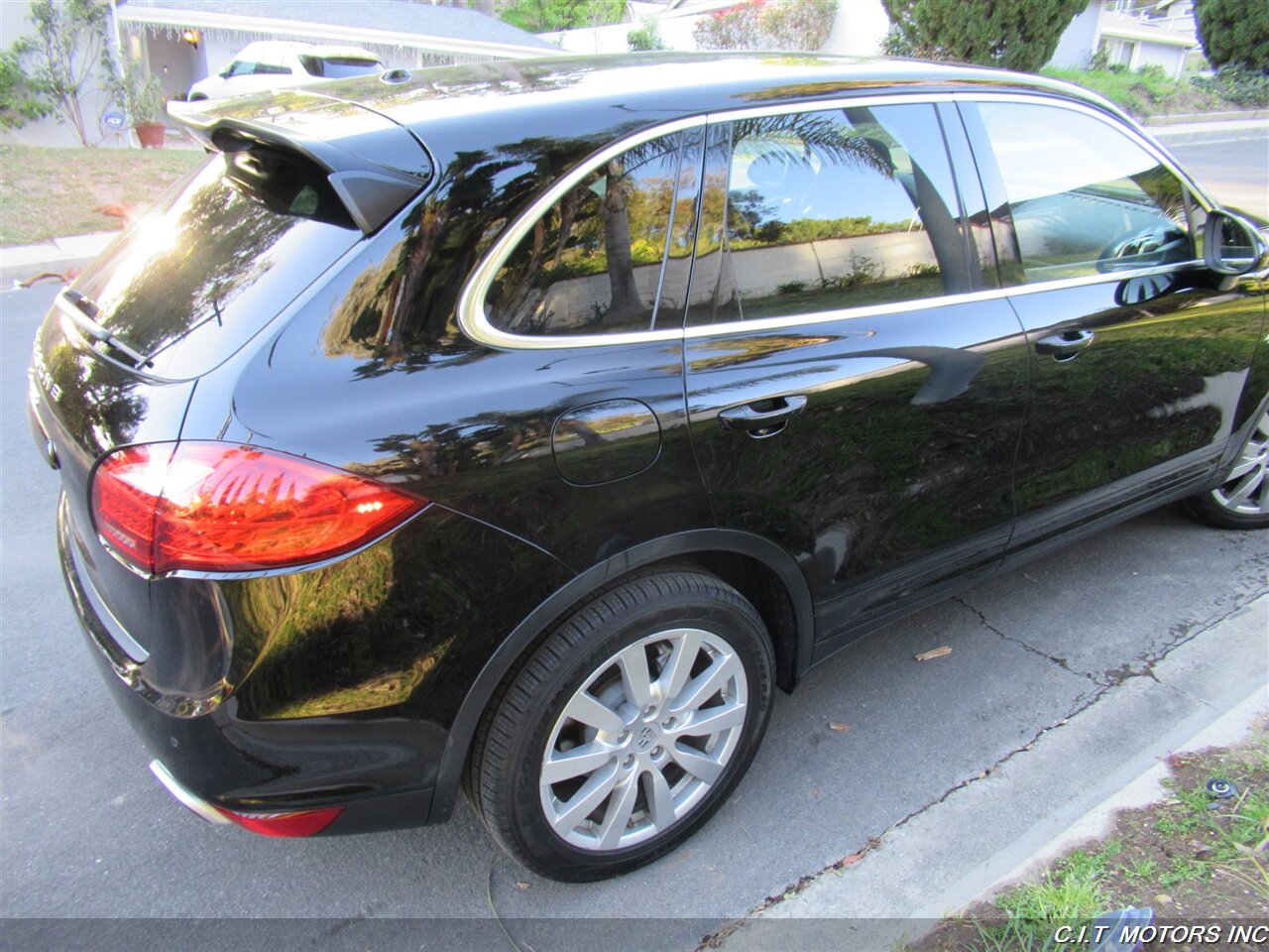 2014 Porsche Cayenne S Hybrid   - Photo 39 - Sherman Oaks, CA 91423