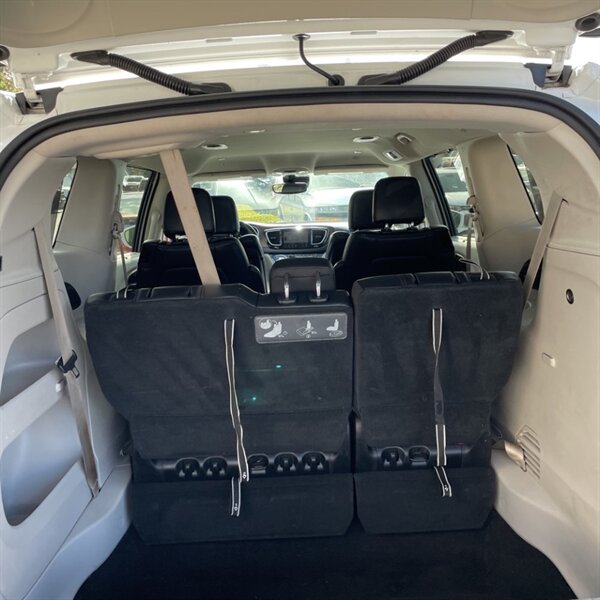 2018 Chrysler Pacifica Touring L Plus   - Photo 12 - Sherman Oaks, CA 91423