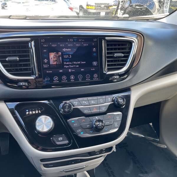 2018 Chrysler Pacifica Touring L Plus   - Photo 17 - Sherman Oaks, CA 91423