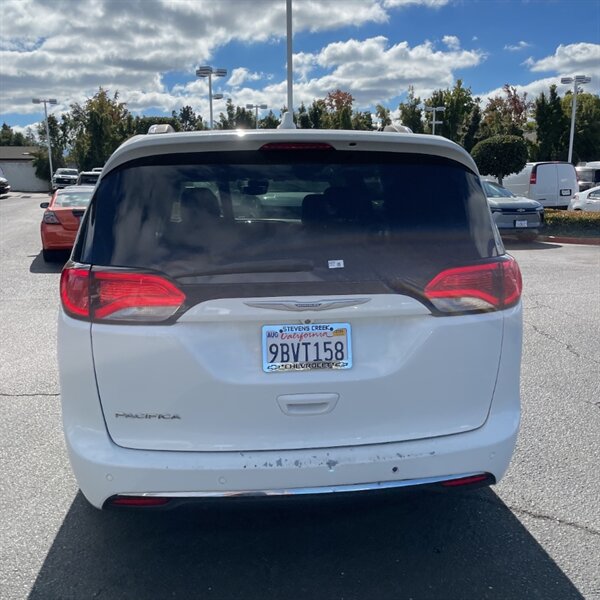 2018 Chrysler Pacifica Touring L Plus   - Photo 1 - Sherman Oaks, CA 91423