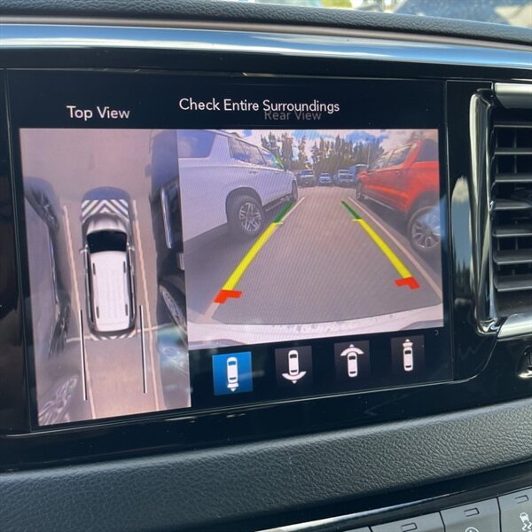 2018 Chrysler Pacifica Touring L Plus   - Photo 18 - Sherman Oaks, CA 91423