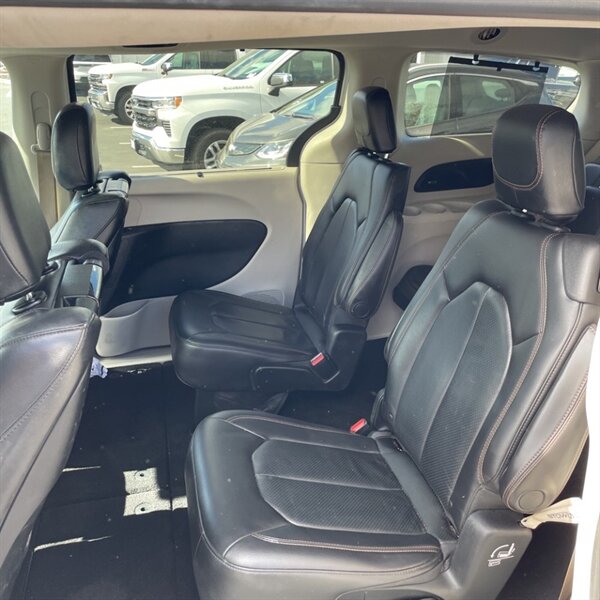 2018 Chrysler Pacifica Touring L Plus   - Photo 15 - Sherman Oaks, CA 91423