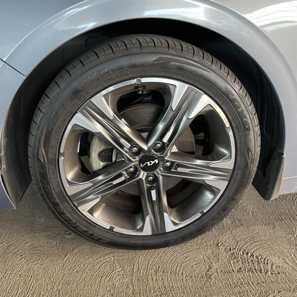 2022 Kia K5 EX   - Photo 13 - Sherman Oaks, CA 91423