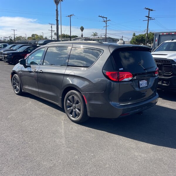 2019 Chrysler Pacifica Hybrid Limited   - Photo 7 - Sherman Oaks, CA 91423