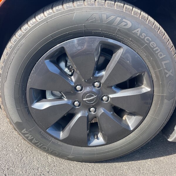 2019 Chrysler Pacifica Hybrid Limited   - Photo 24 - Sherman Oaks, CA 91423