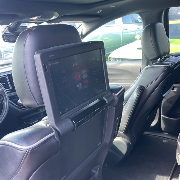 2019 Chrysler Pacifica Hybrid Limited   - Photo 12 - Sherman Oaks, CA 91423