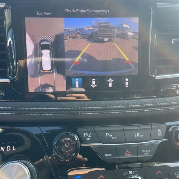 2019 Chrysler Pacifica Hybrid Limited   - Photo 20 - Sherman Oaks, CA 91423