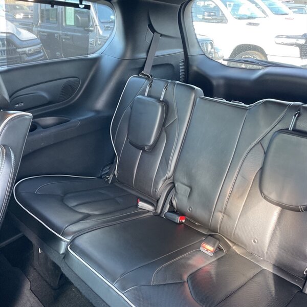 2019 Chrysler Pacifica Hybrid Limited   - Photo 14 - Sherman Oaks, CA 91423