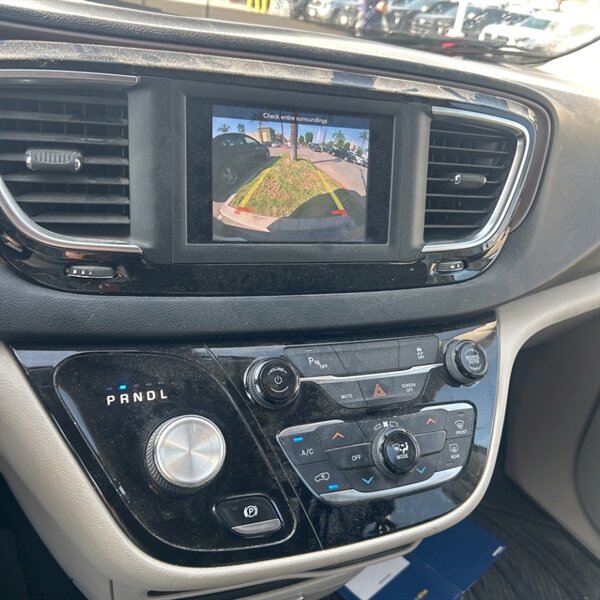 2019 Chrysler Pacifica L   - Photo 19 - Sherman Oaks, CA 91423