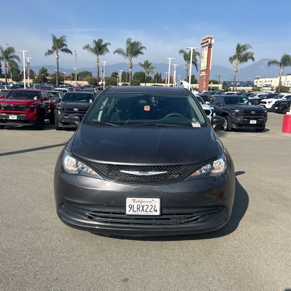 2019 Chrysler Pacifica L   - Photo 3 - Sherman Oaks, CA 91423