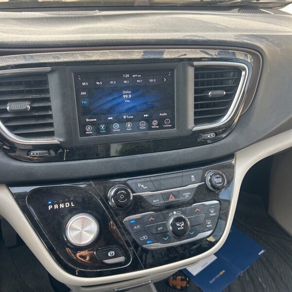 2019 Chrysler Pacifica L   - Photo 20 - Sherman Oaks, CA 91423