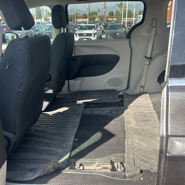 2019 Chrysler Pacifica L   - Photo 14 - Sherman Oaks, CA 91423