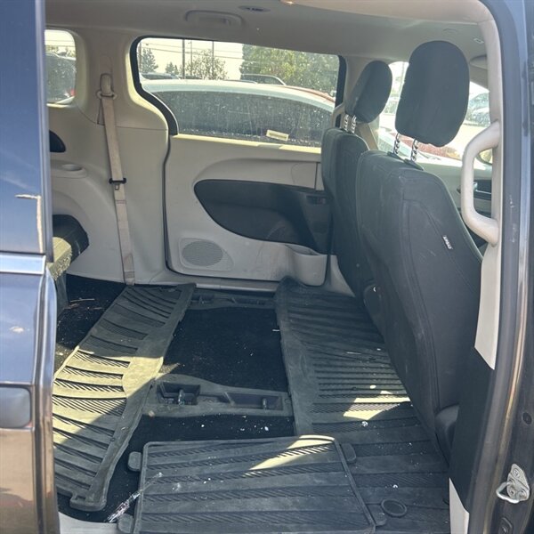 2019 Chrysler Pacifica L   - Photo 16 - Sherman Oaks, CA 91423