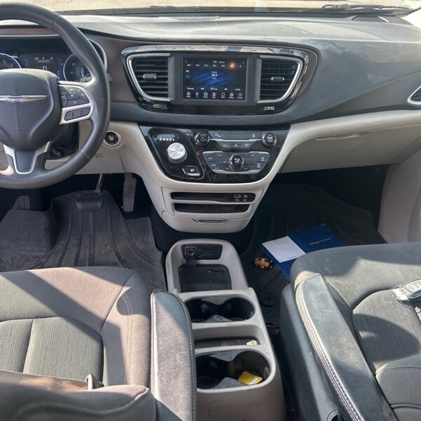 2019 Chrysler Pacifica L   - Photo 13 - Sherman Oaks, CA 91423