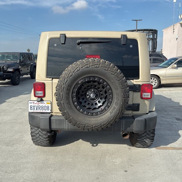 2017 Jeep Wrangler Unlimited Rubicon   - Photo 6 - Sherman Oaks, CA 91423