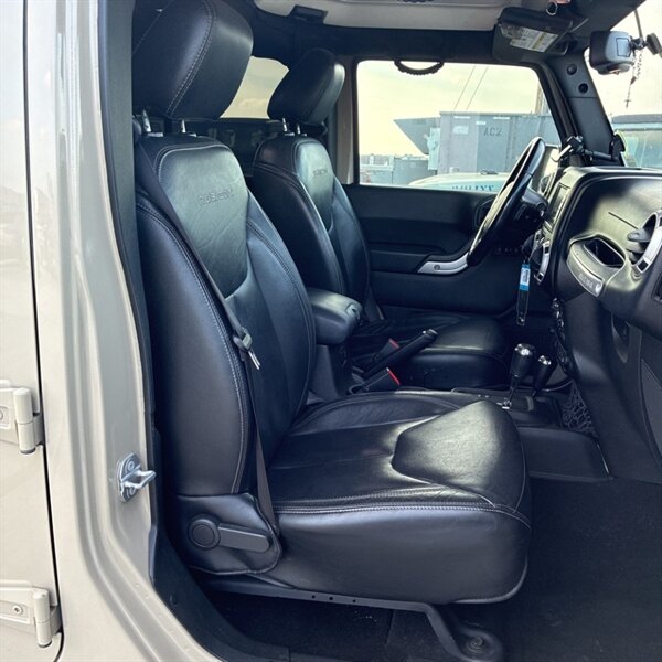 2017 Jeep Wrangler Unlimited Rubicon   - Photo 19 - Sherman Oaks, CA 91423