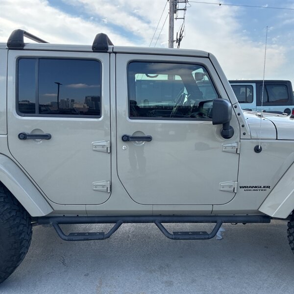 2017 Jeep Wrangler Unlimited Rubicon   - Photo 12 - Sherman Oaks, CA 91423