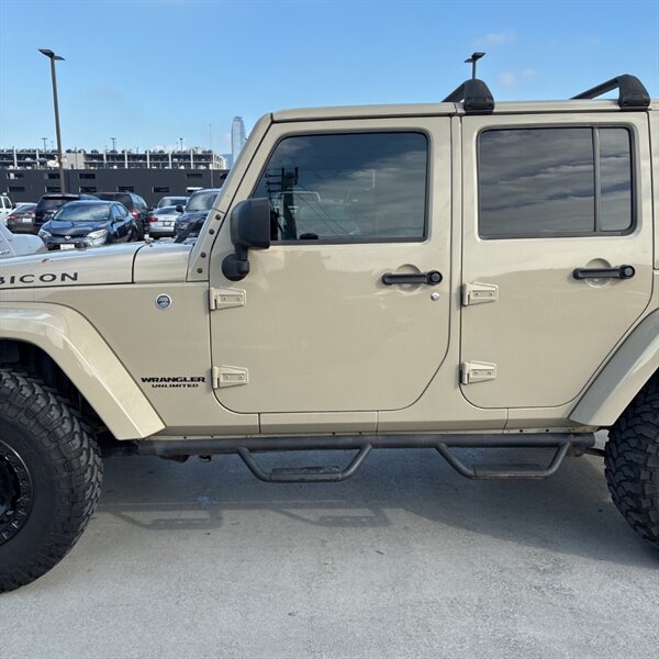 2017 Jeep Wrangler Unlimited Rubicon   - Photo 7 - Sherman Oaks, CA 91423