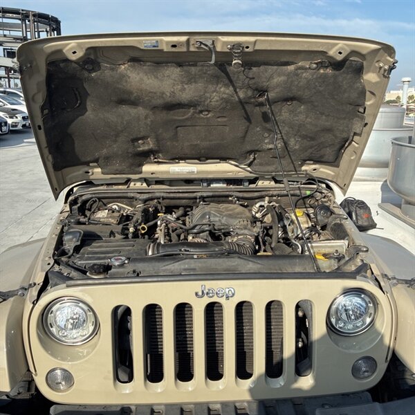 2017 Jeep Wrangler Unlimited Rubicon   - Photo 14 - Sherman Oaks, CA 91423