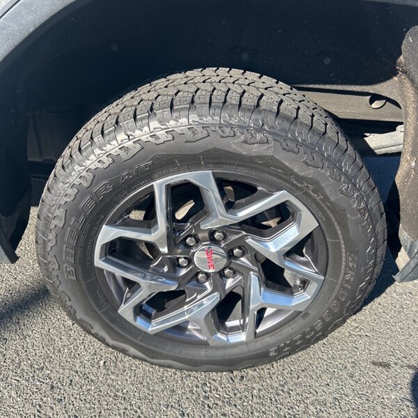 2021 GMC Sierra 1500 SLE   - Photo 13 - Sherman Oaks, CA 91423